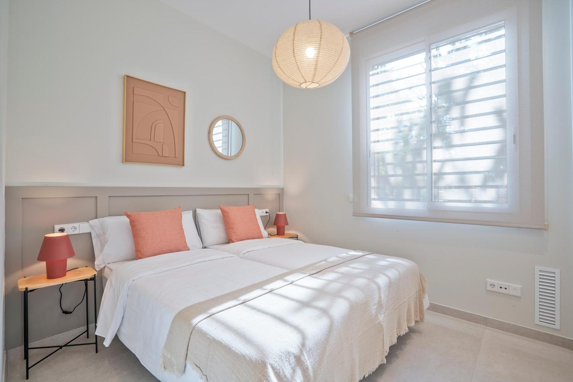 Sitges Spaces Garden Condo-2 Bedrooms, 2 Bathrooms, Garden Terrace, Near Center, Sleeps Up To 6- Monthly Rentals Only Eksteriør bilde