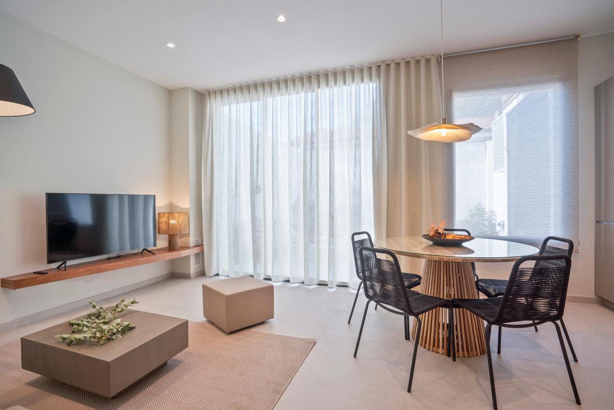Sitges Spaces Garden Condo-2 Bedrooms, 2 Bathrooms, Garden Terrace, Near Center, Sleeps Up To 6- Monthly Rentals Only Eksteriør bilde