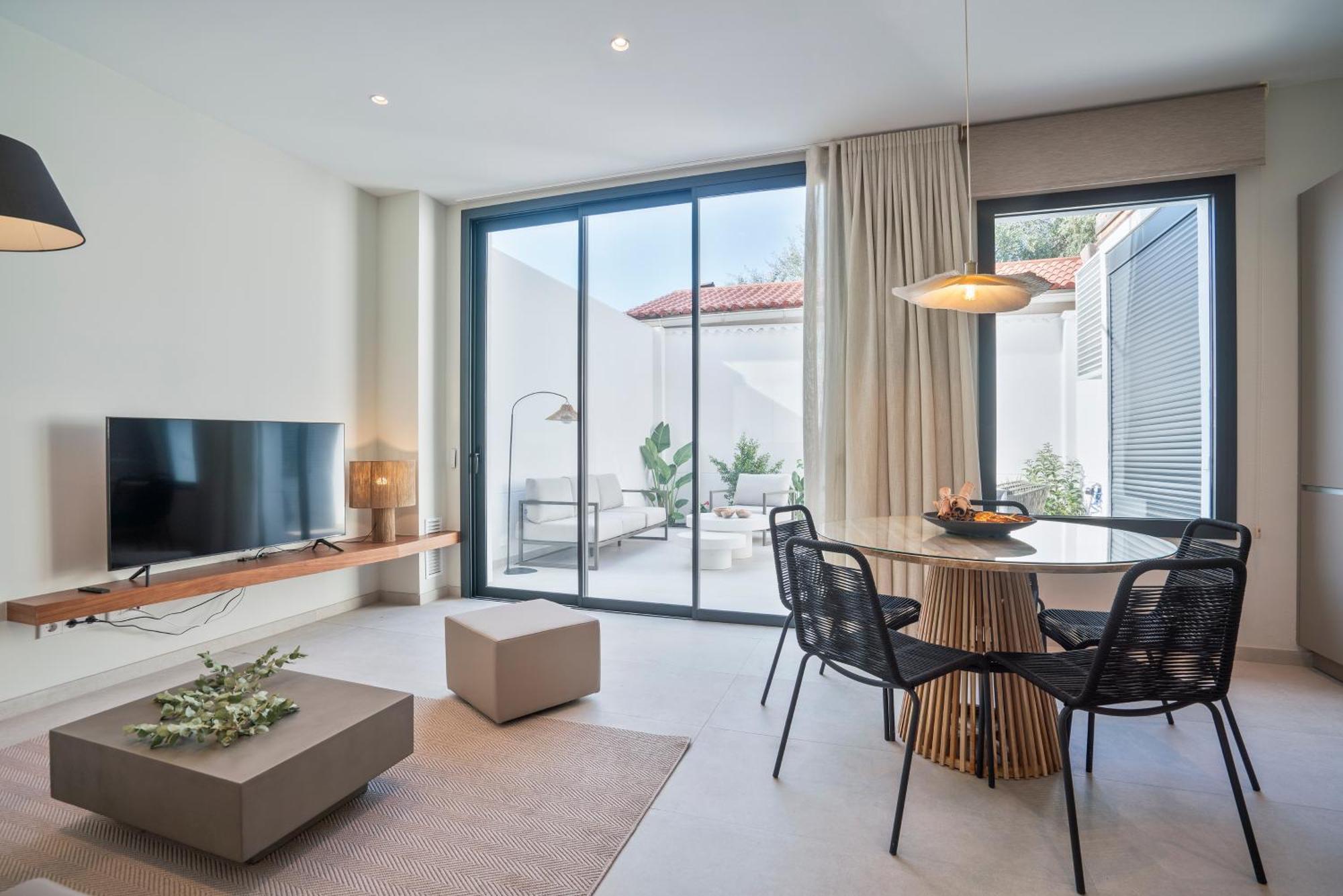 Sitges Spaces Garden Condo-2 Bedrooms, 2 Bathrooms, Garden Terrace, Near Center, Sleeps Up To 6- Monthly Rentals Only Eksteriør bilde
