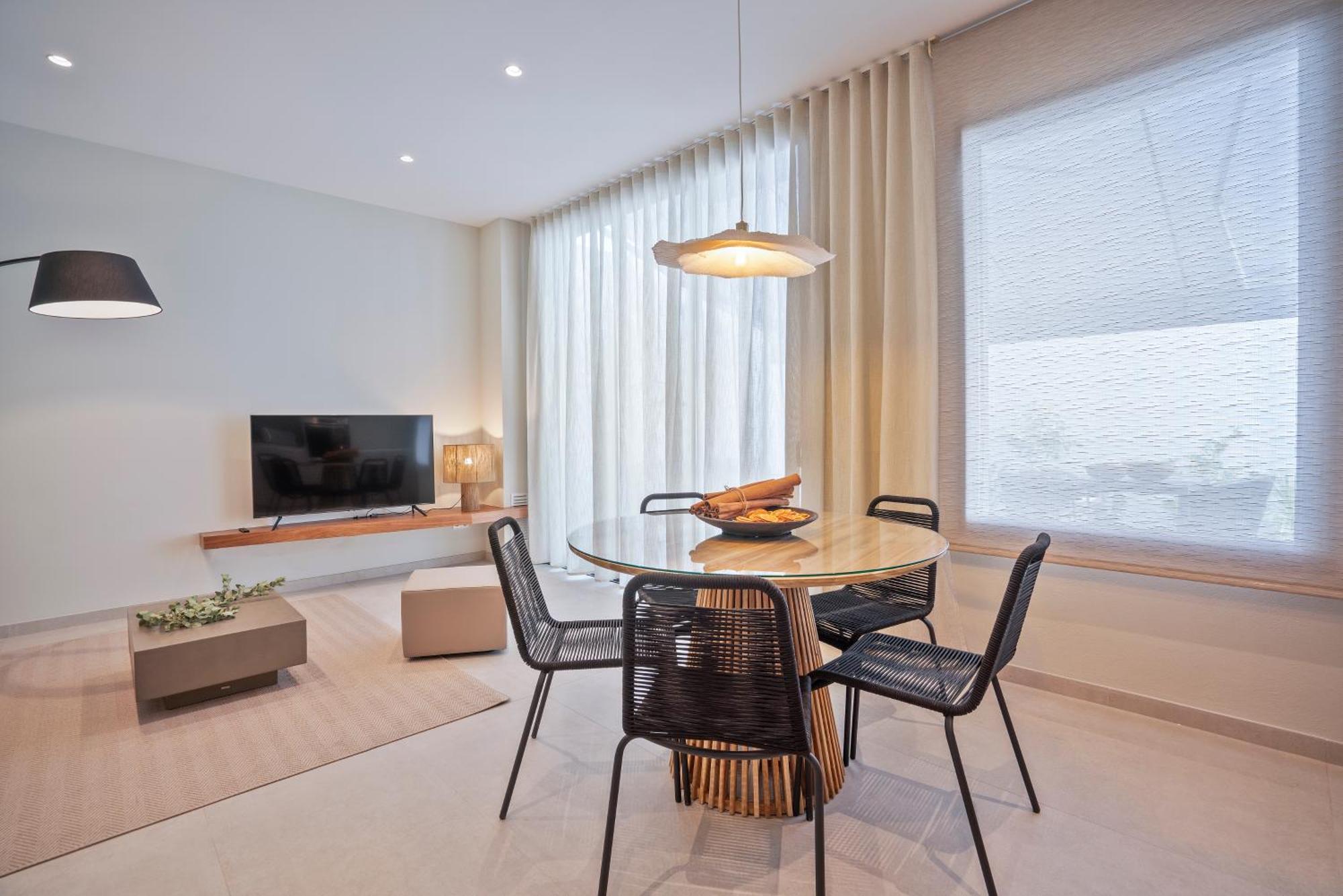 Sitges Spaces Garden Condo-2 Bedrooms, 2 Bathrooms, Garden Terrace, Near Center, Sleeps Up To 6- Monthly Rentals Only Eksteriør bilde