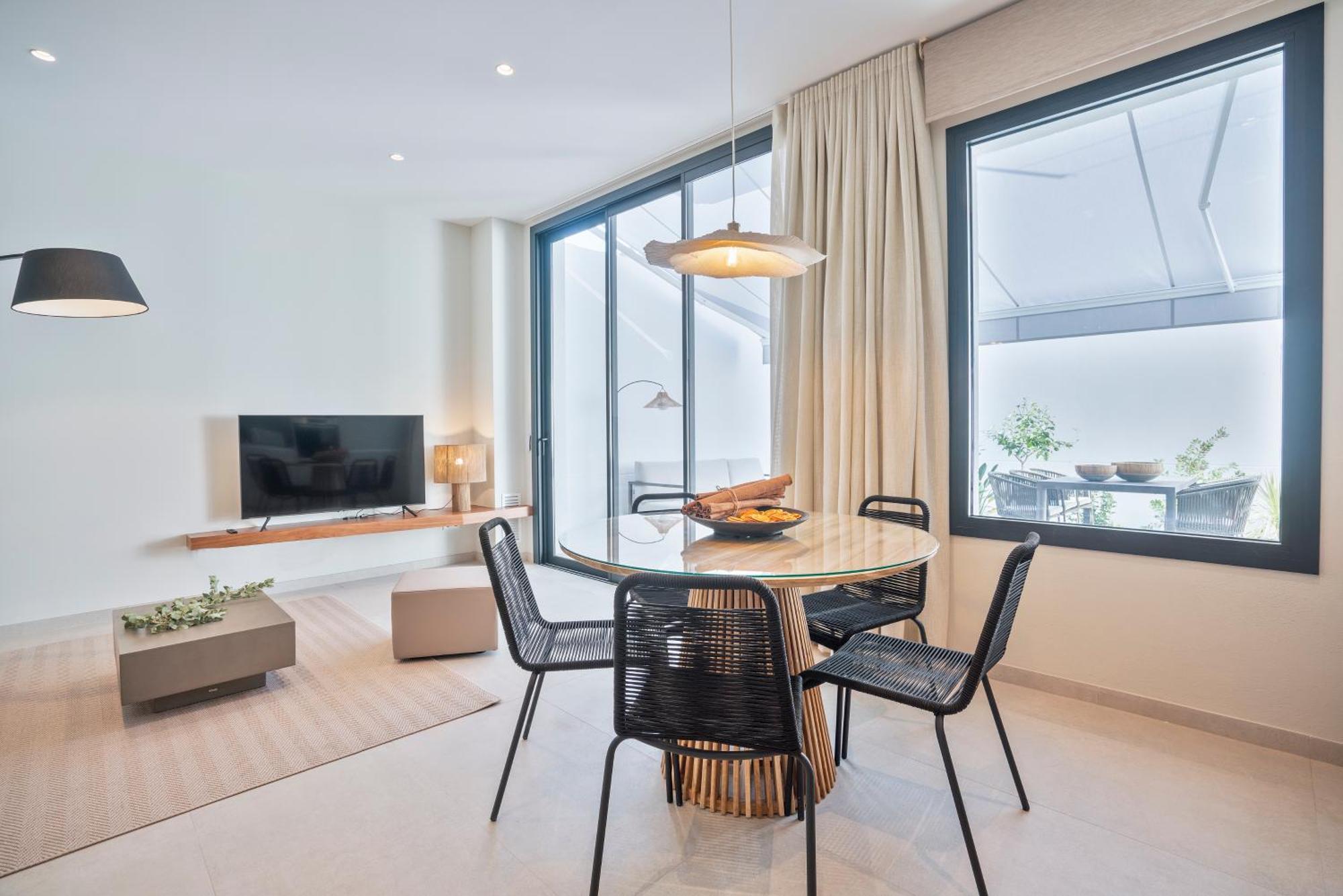 Sitges Spaces Garden Condo-2 Bedrooms, 2 Bathrooms, Garden Terrace, Near Center, Sleeps Up To 6- Monthly Rentals Only Eksteriør bilde